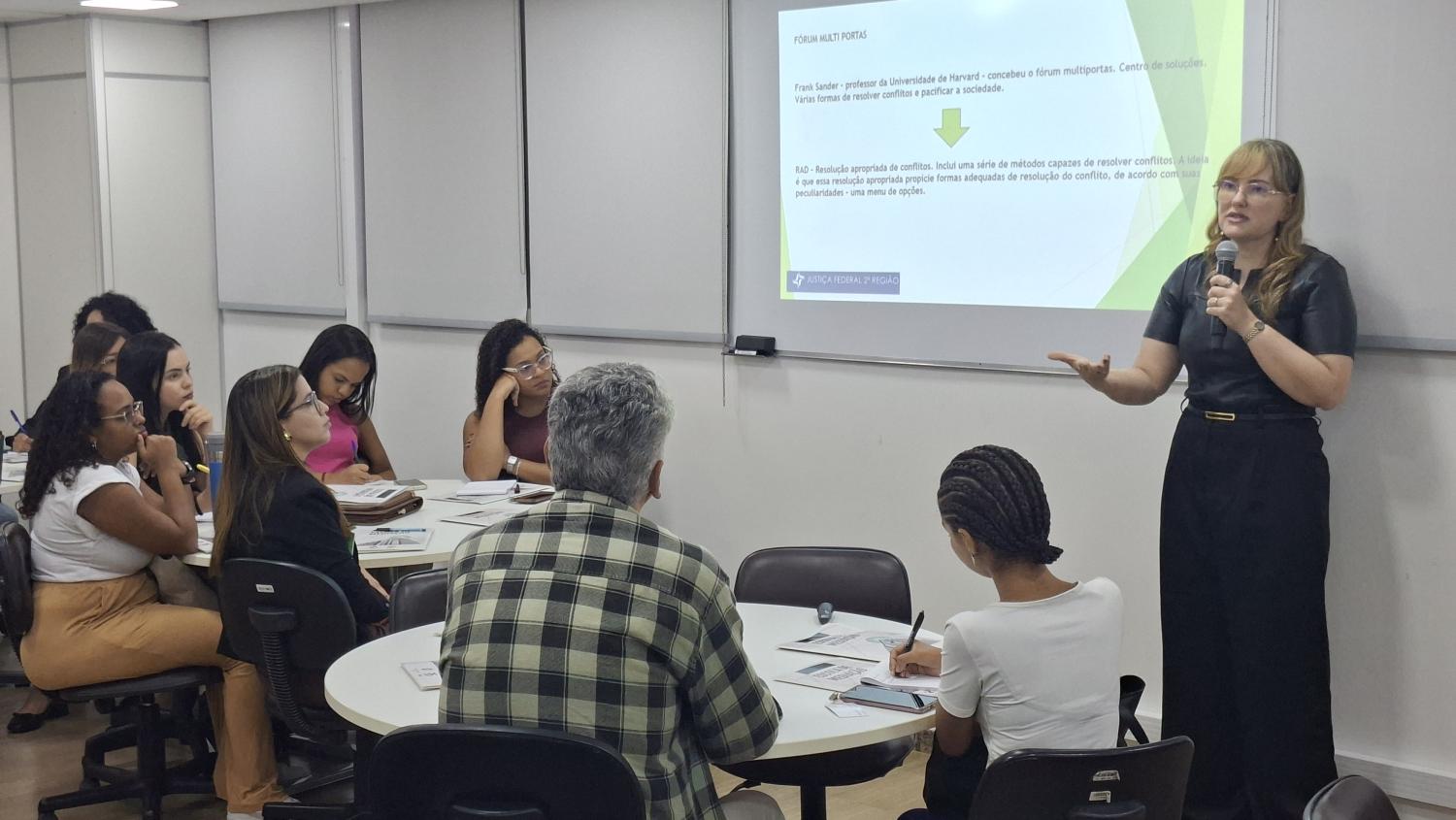 A juíza federal Karina de Oliveira e Silva Santiago abordou os aspectos preliminares da conciliação