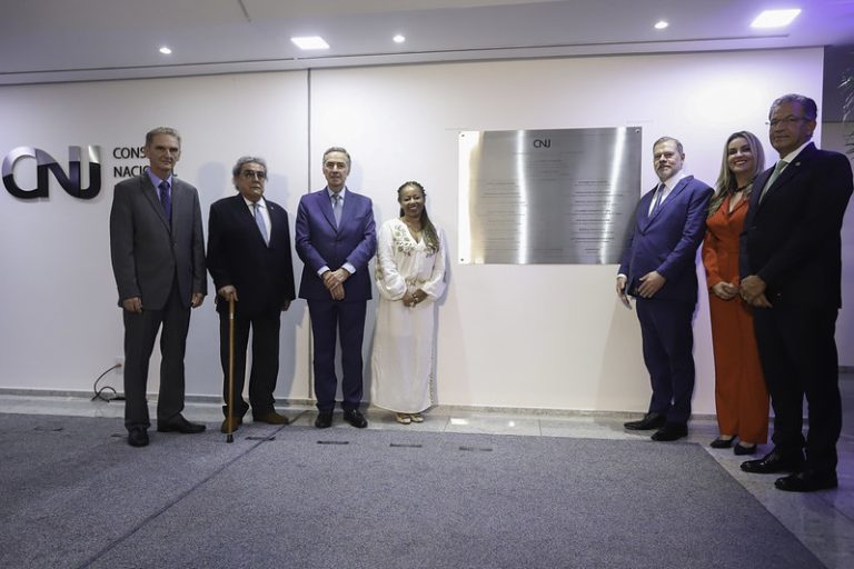 Descerramento da placa do CNJ. FOTO: Rômulo Serpa/Ag. CNJ