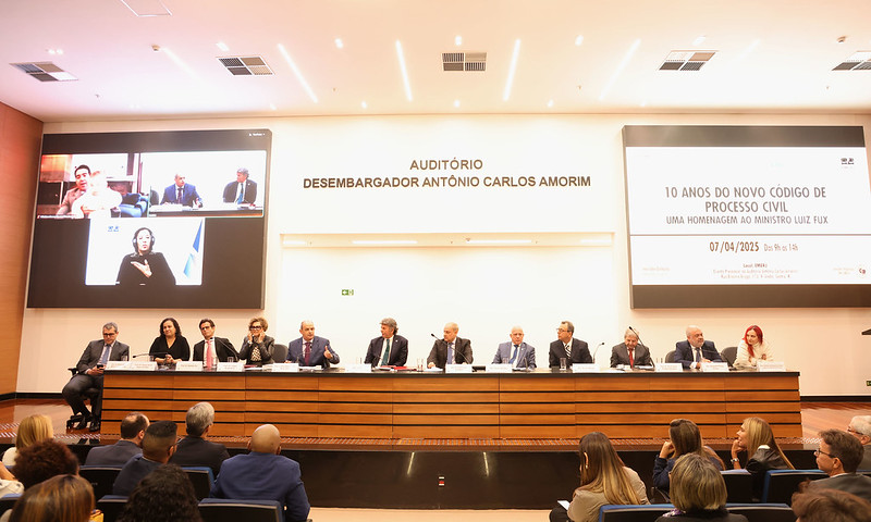 Mesa dos trabalhos