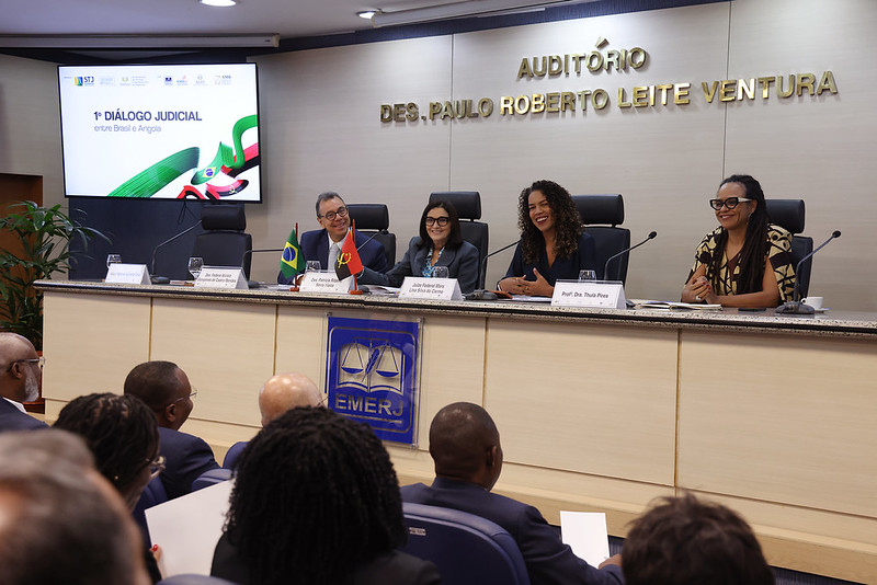 Mesa de honra do evento