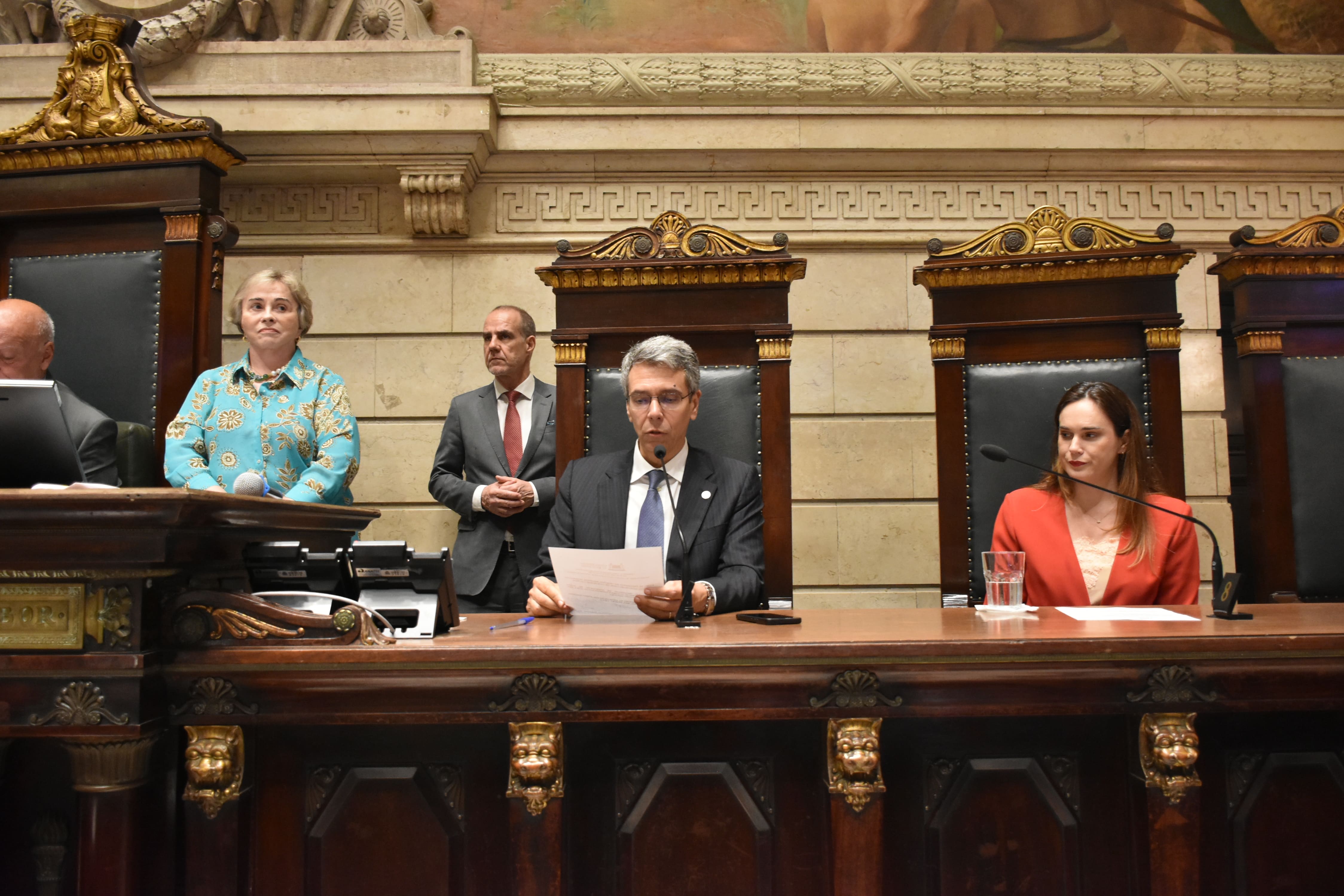 Presidente Guilherme Calmon discursa em homenagem ao juiz homenageado