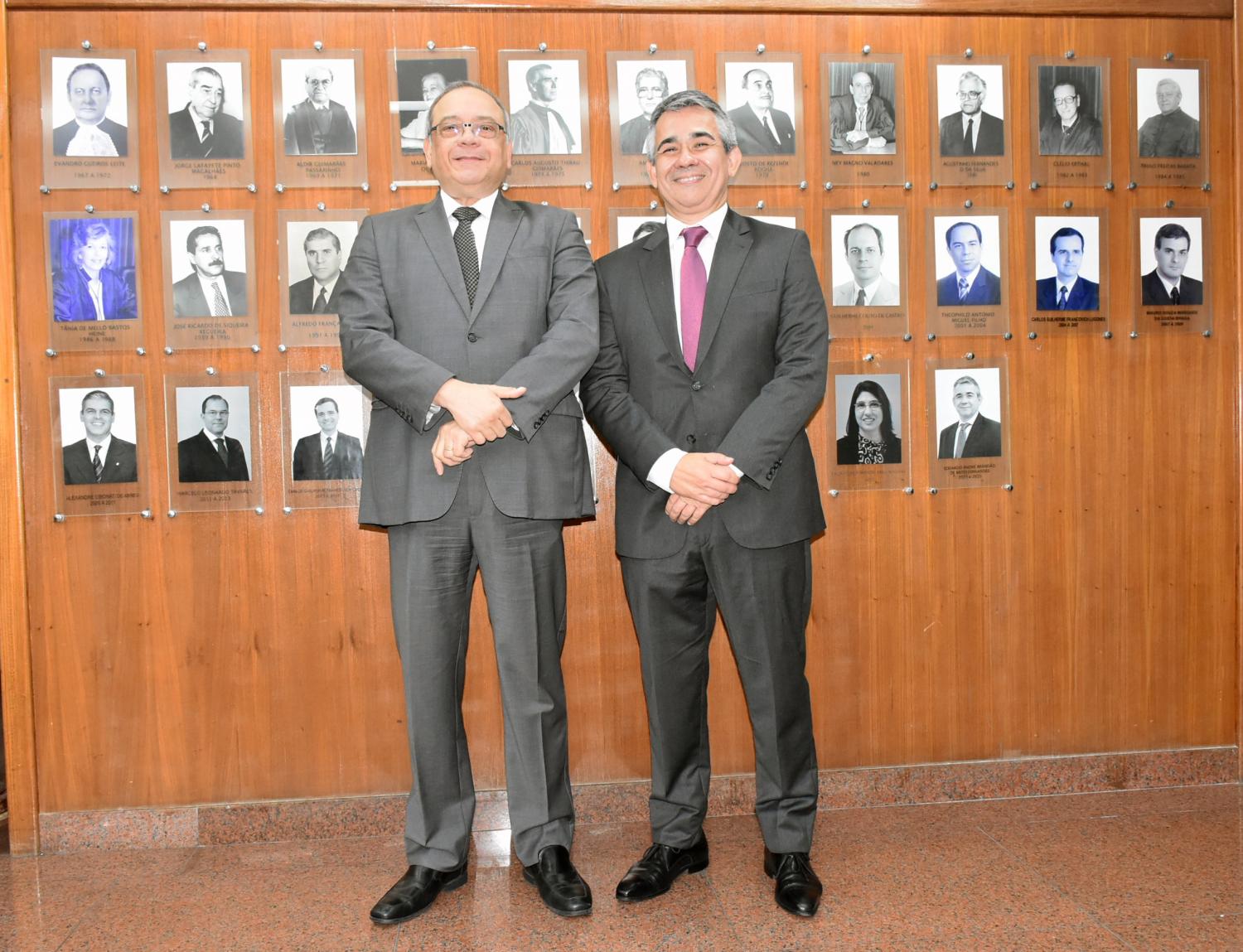 Presidente do TRF2 e juiz Eduardo Fernandes