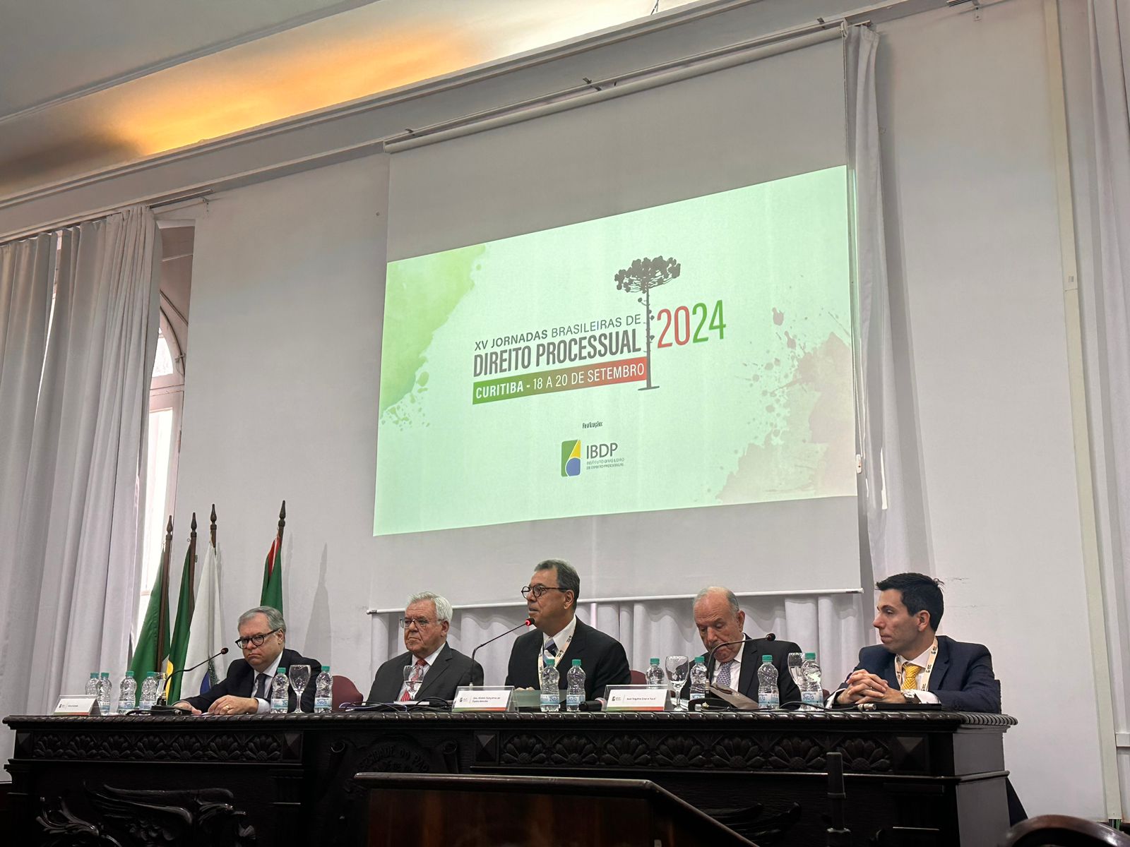 magem da mesa do Painel 15 – Teoria Geral dos Precedentes, Visão dos Tribunais Superiores e de Direito Estrangeiro (O sistema brasileiro de precedentes)