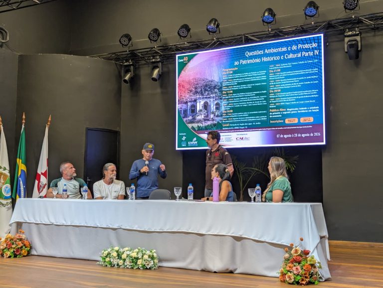 Mesa do Curso sobre questões ambientais da Emarf