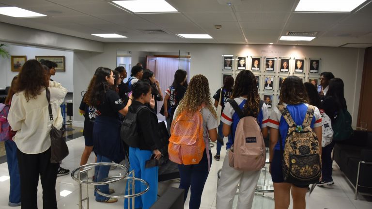 Alunos do CEL visitam as Galerias de Retratos dos Desembargadores Federais