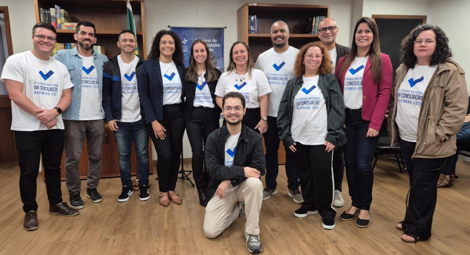 Equipe de conciliadores judiciais