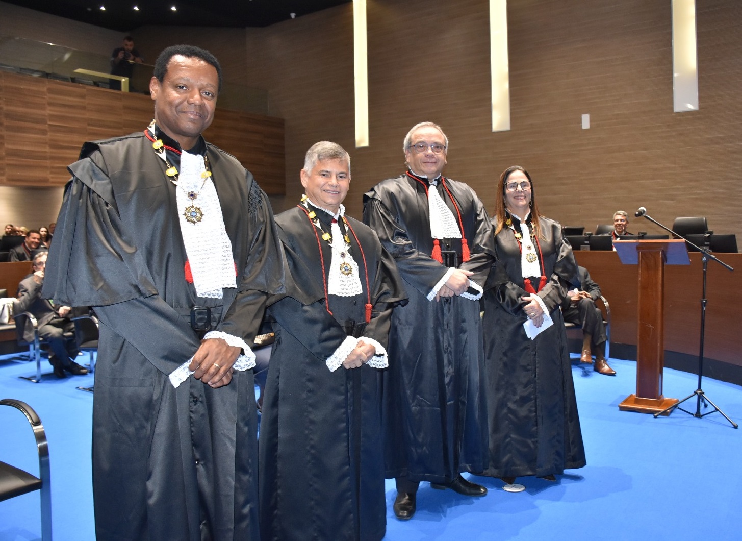 Presidente do TRF2 e homenageados