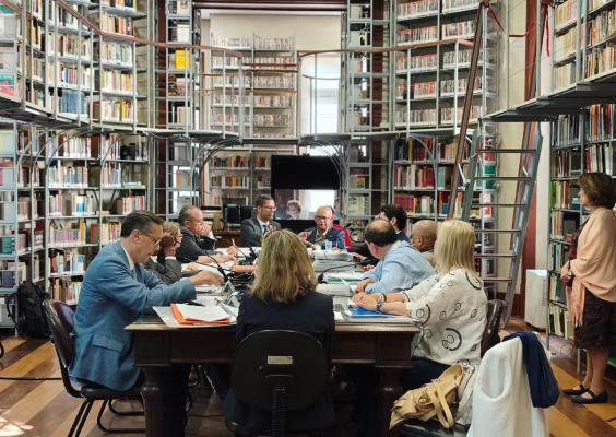Na Biblioteca do CCJF, CJI da OEA e secretário-geral da instituição debatem sobre desenvolvimento progressivo e a codificação do Direito Internacional.