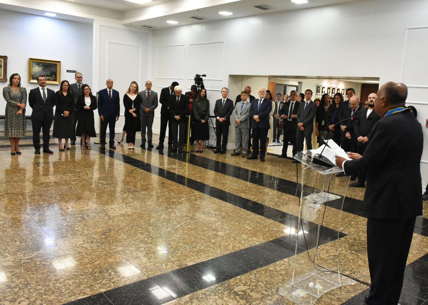 Ministro Benedito Gonçalves discursa após receber a Medalha do Mérito Judiciário