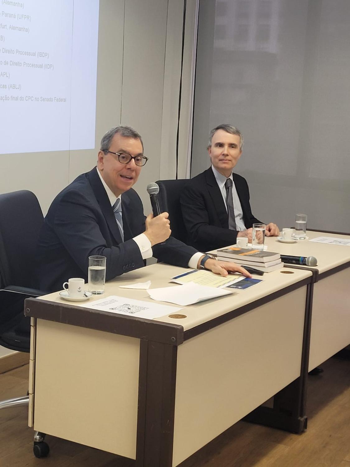 Desembargador Federal Aluisio Gonçalves de Castro Mendes e Desembargador Federal Luiz Norton Baptista de Mattos