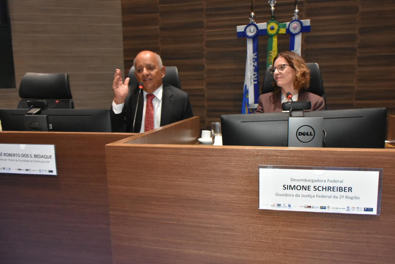 Doutor José Roberto dos Santos Bedaque e Desembargadora Federal Simone Schreiber