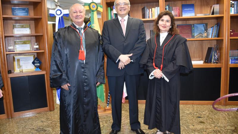 Presidente do TRF2 e os novos desembargadores