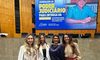quatro mulheres posando no plenário da Assembleia Legislativa do Espírito Santo, durante sessão solene de homenagem ao Poder Judiciário