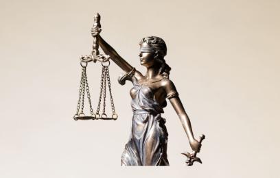 Imagem da deusa da Justiça, em dourado. Abaixo, o seguinte título: "CJF institui portaria para promover a equidade de participação institucional feminina"   