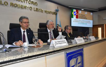 Foto da mesa de abertura