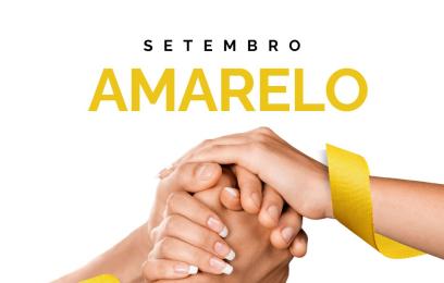 mãos entrelaçadas com fitas amarelas nos punhos