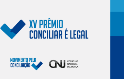 fundo branco com logo do prêmio e letras na cor azul 