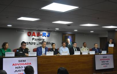 Mesa da audiência pública sobre "Os desafios da segurança pública no Estado do Rio", promovida pela OABRJ