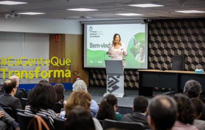 Conselheira Renata Gil no 1º Fórum Nacional de Avaliação Mesa 1: Abertura - O papel da avaliação na promoção do Equilíbrio Fiscal, da Justiça Social e da Resiliência Climática - Foto: Washington Costa/MPO 