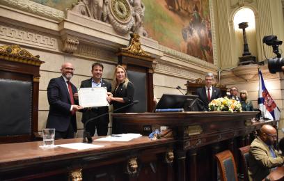 PRESIDENTE DO TRF2 PRESTIGIA CARLOS AFFONSO LEONY NETO, EM ENTREGA DO TÍTULO DE CIDADÃO CARIOCA AO ADVOGADO BAIANO