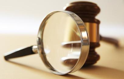 Imagem de Lupa e da Justiça