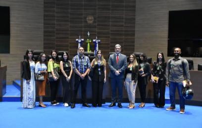 Participantes da visita guiada ao TRF2
