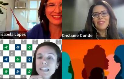 Descrição da imagem para acessibilidade: A imagem é uma captura de tela de uma chamada de vídeo com quatro participantes, cada um em seu próprio quadro.  No canto superior esquerdo, está Isabela Lopes, sorrindo, com uma rede vermelha e uma janela ao fundo.  No canto superior direito, aparece Cristiane Conde, também sorrindo, usando óculos e fones de ouvido, com o fundo desfocado.  No canto inferior esquerdo, está Mônica Cravo, falando, com um fundo composto por quadrados verdes e azuis com símbolos brancos.
