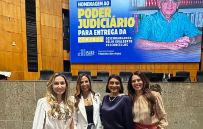 quatro mulheres posando no plenário da Assembleia Legislativa do Espírito Santo, durante sessão solene de homenagem ao Poder Judiciário