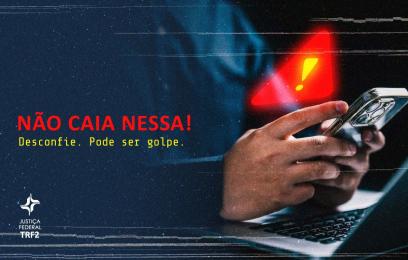 fundo escuro, uma mão branca segurando um celular, acima da mão o símbolo de atenção, letras no lado esquerdo na cor vermelha